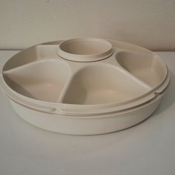 TUPPERWARE DIVIDED VEGETABLE RELISH CHIP & DIP SERVING TRAY VGUC - Picture 12 of 13